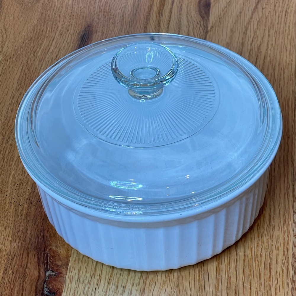Corningware French White Stoneware 1 1/2 qt serving ware